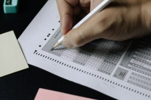 TOEICは何点からすごい?自慢できる?業界別に就活で評価されるスコア基準も解説